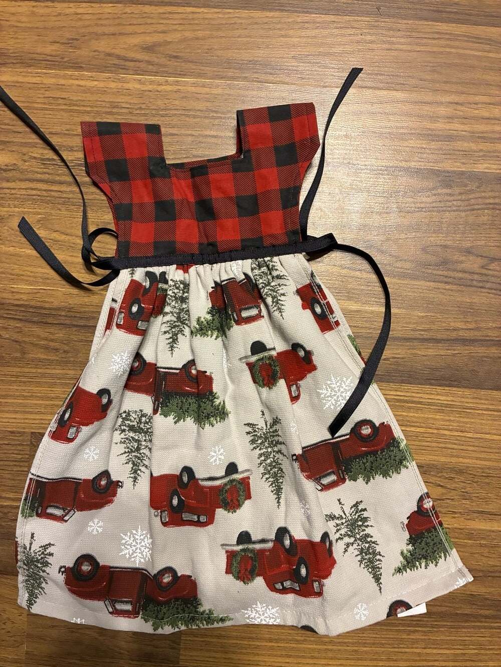 JOANN Buffalo Plaid and Red Christmas Truck Hanging Oven Door Kitchen Towel